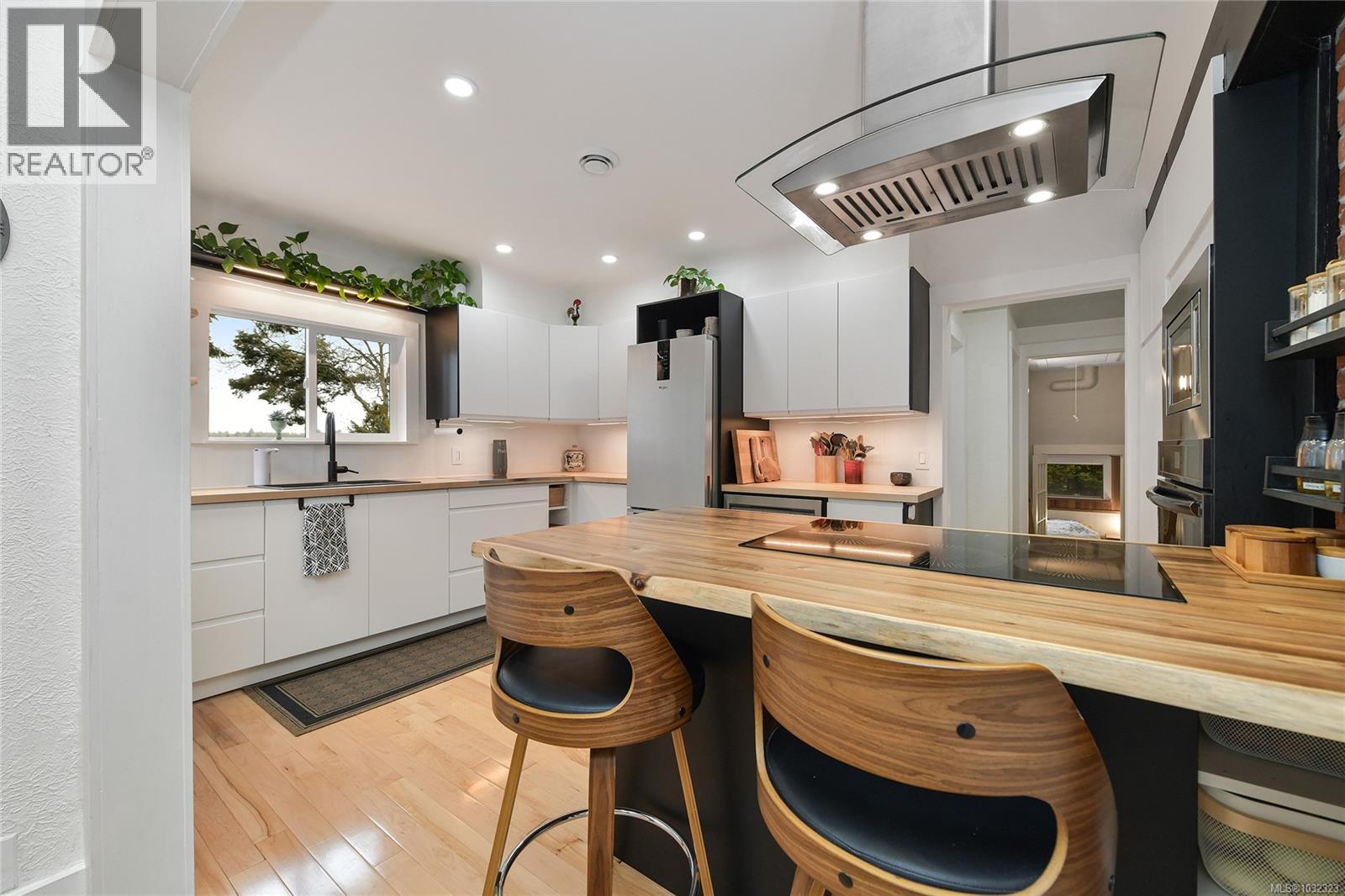  3528 Richmond Road, Saanich