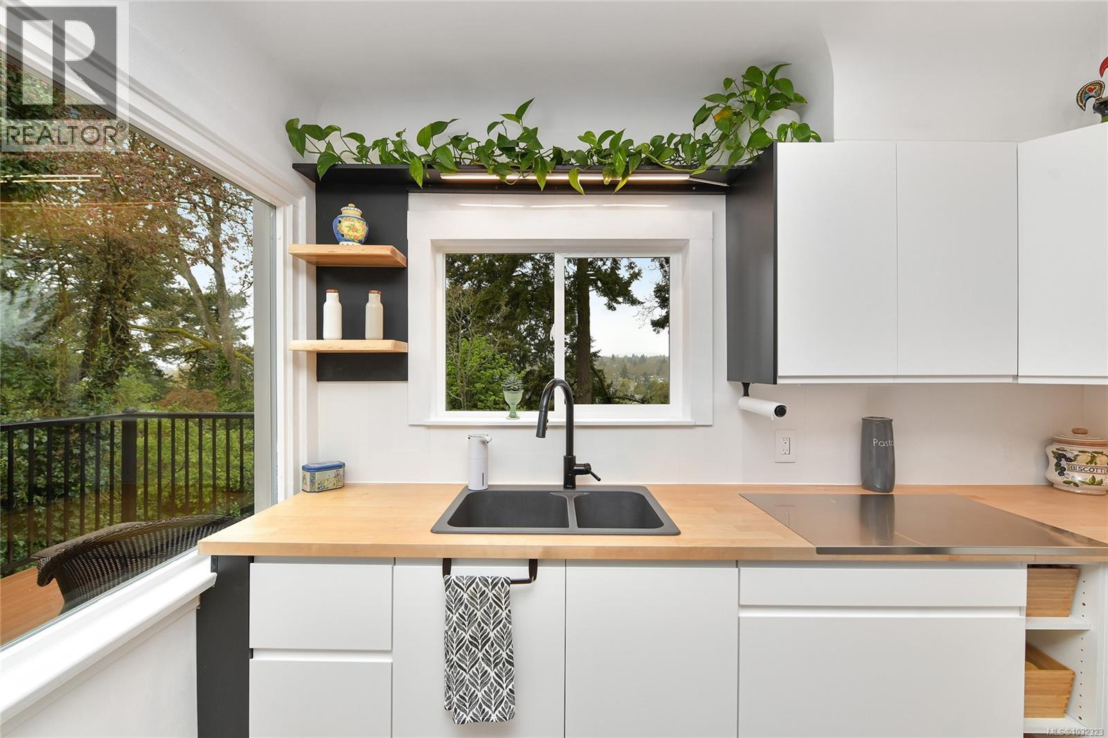  3528 Richmond Road, Saanich