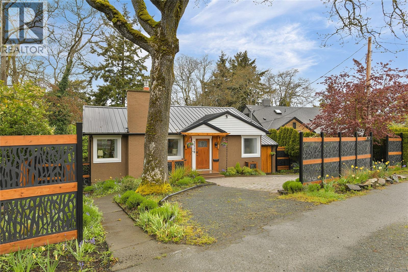  3528 Richmond Road, Saanich