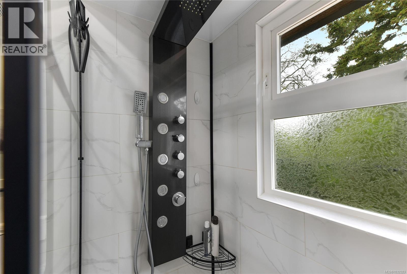  3528 Richmond Road, Saanich