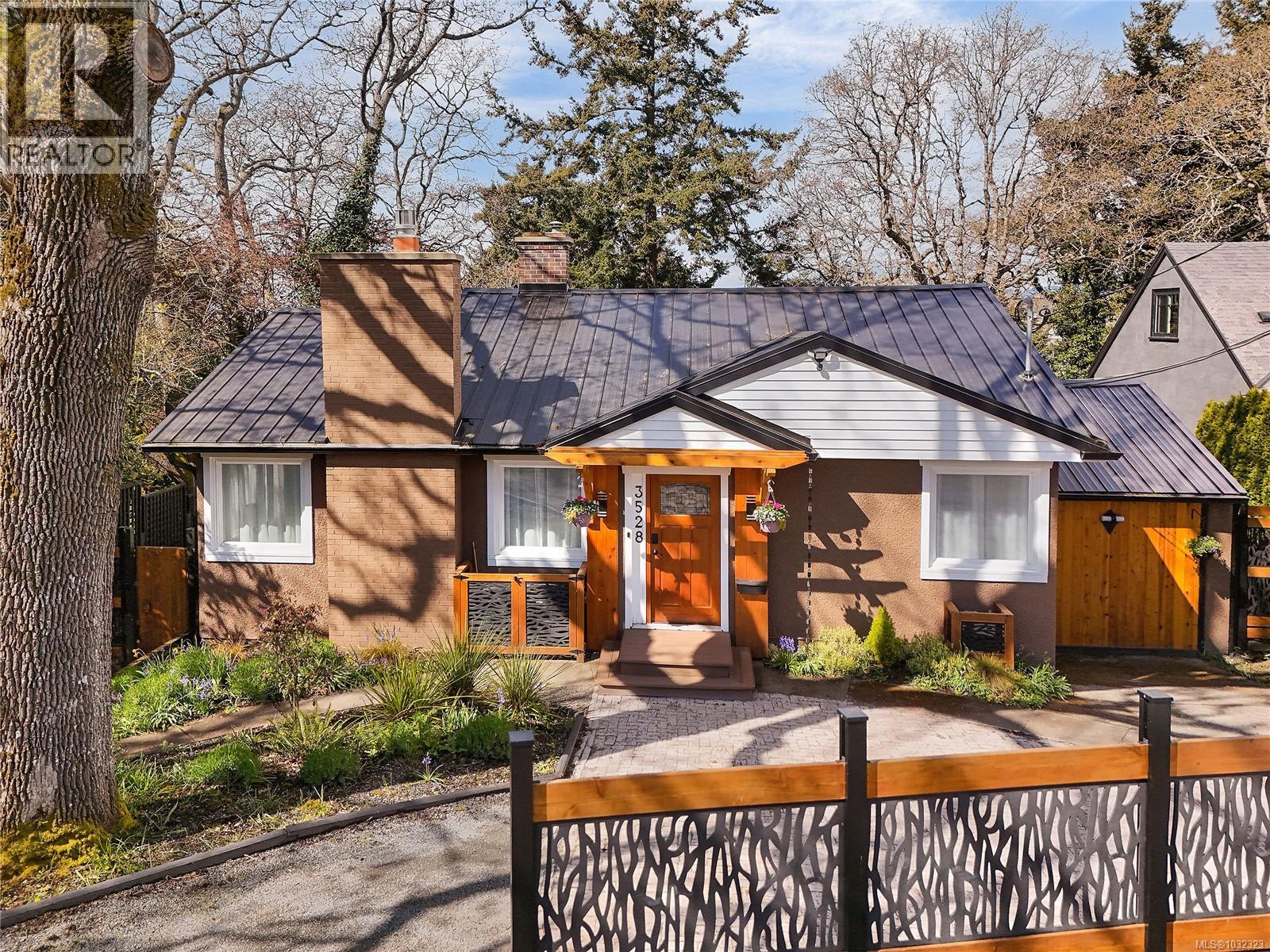  3528 Richmond Road, Saanich