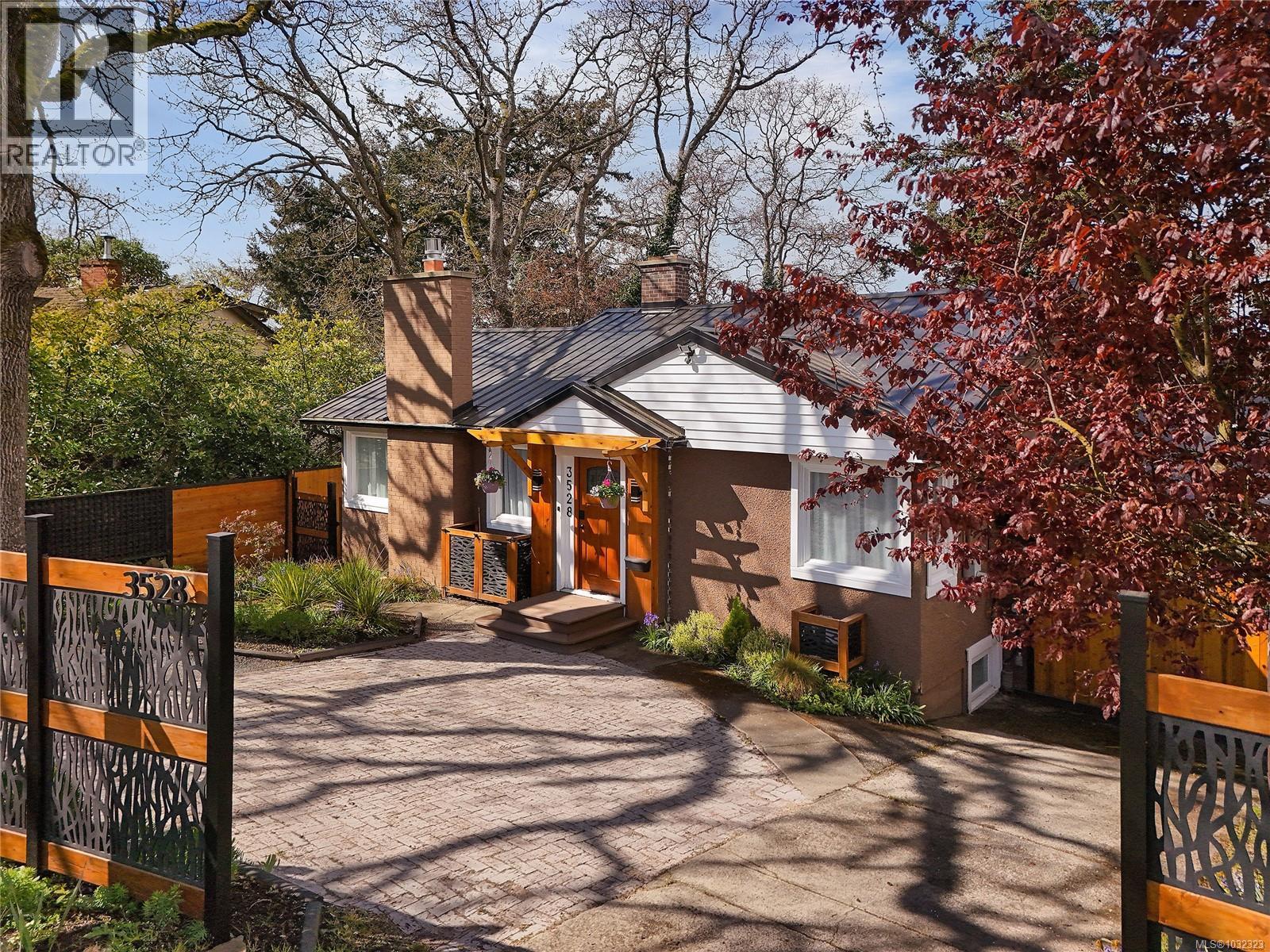  3528 Richmond Road, Saanich