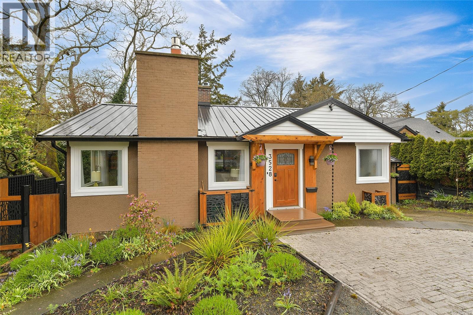  3528 Richmond Road, Saanich