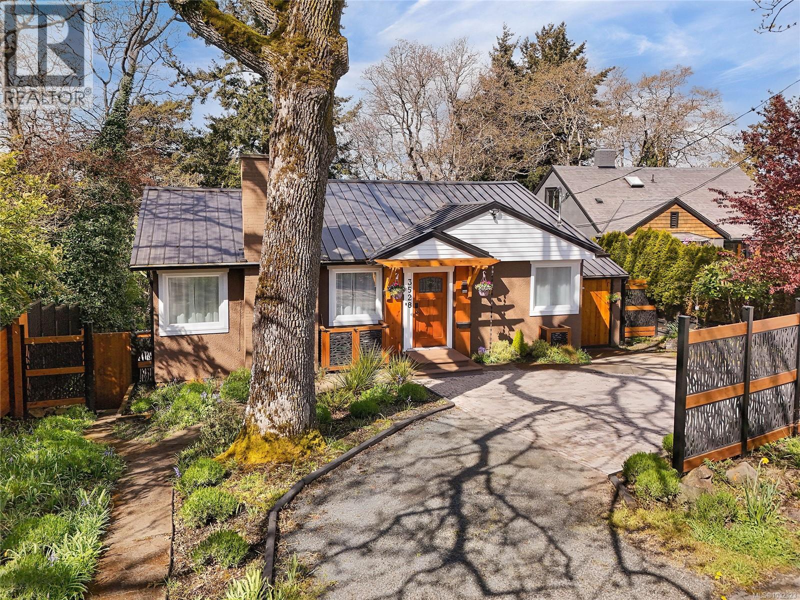  3528 Richmond Road, Saanich