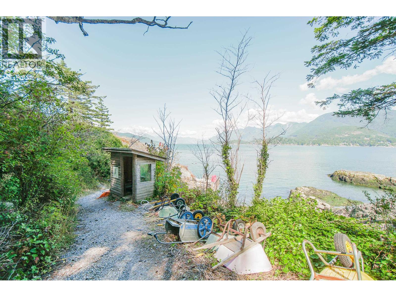 16 PASSAGE ISLAND — photo 14