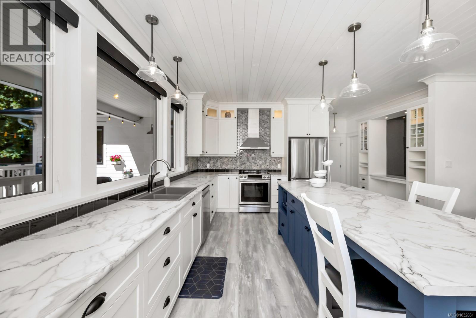 141 Castle Pl - 16