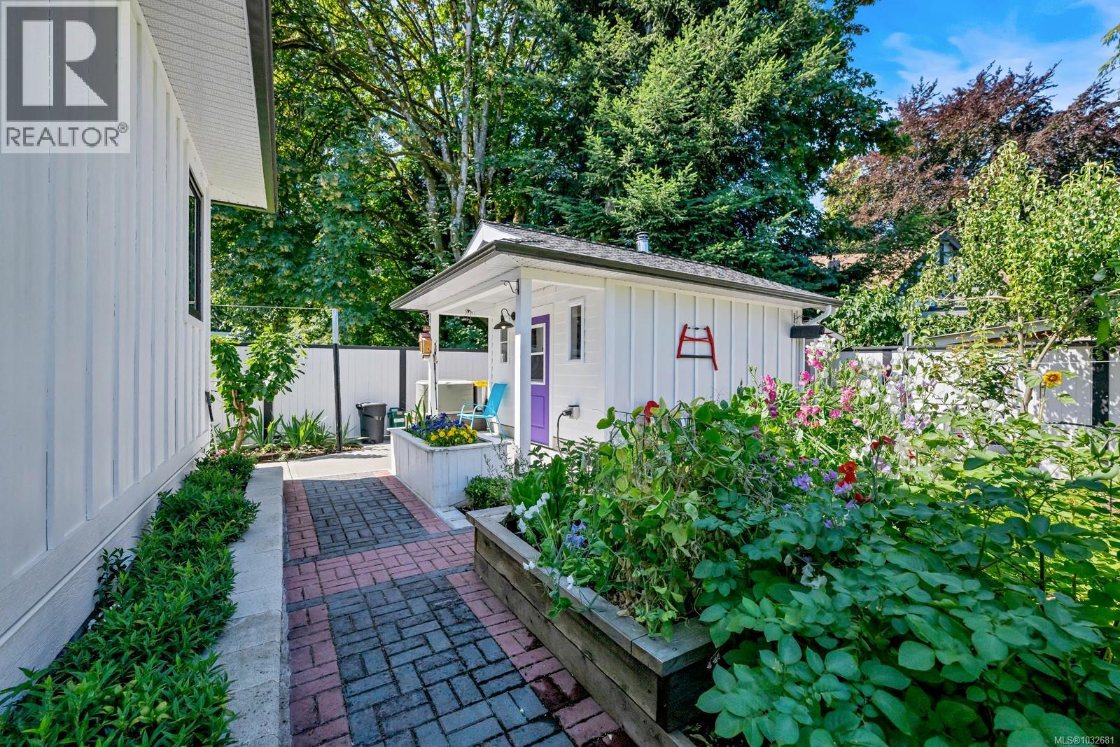  141 Castle Place, Duncan