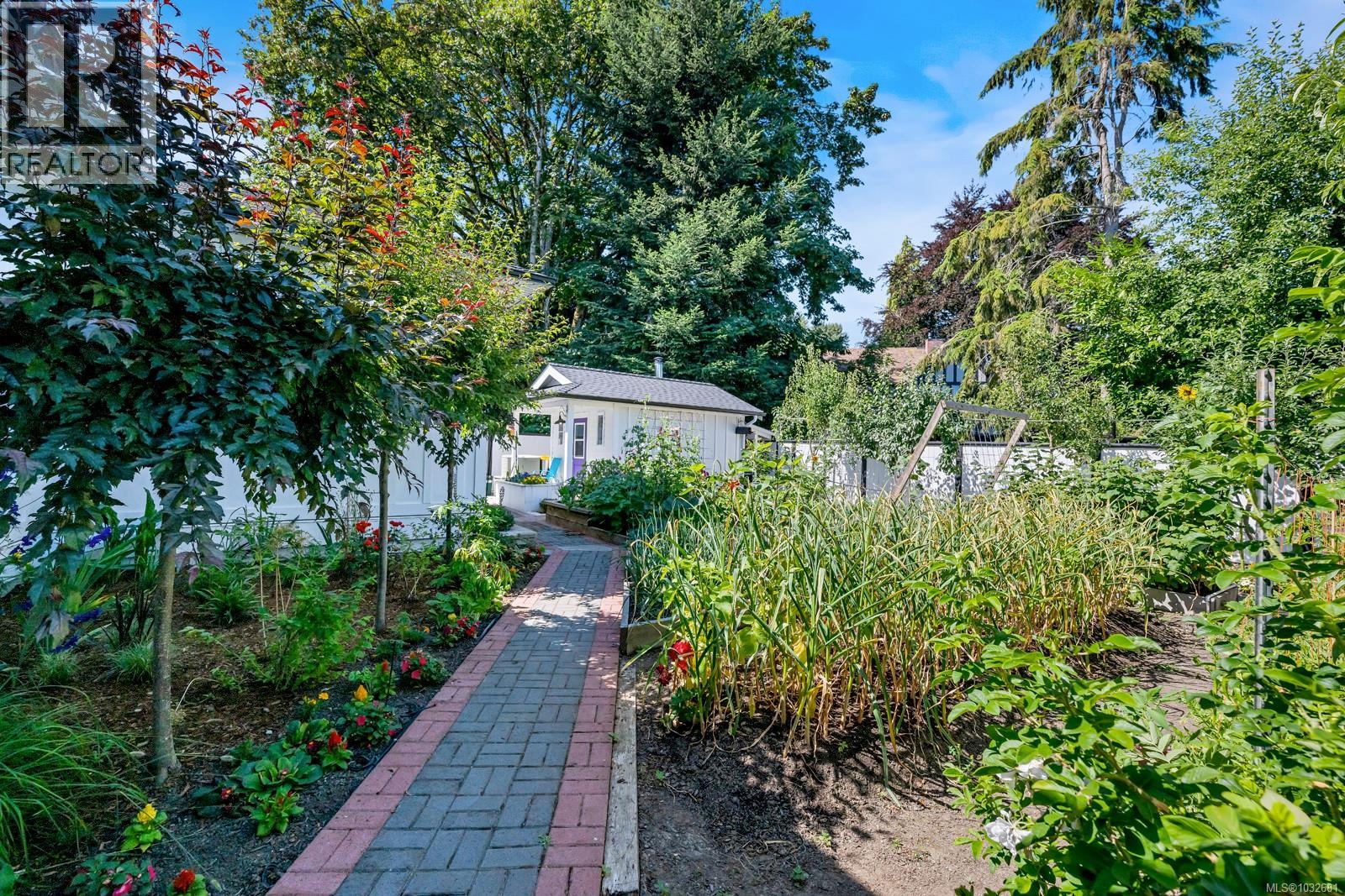  141 Castle Place, Duncan