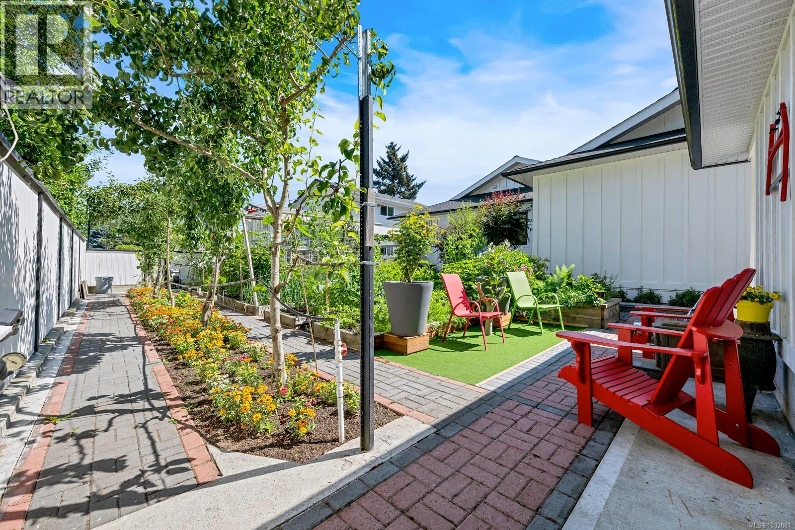  141 Castle Place, Duncan