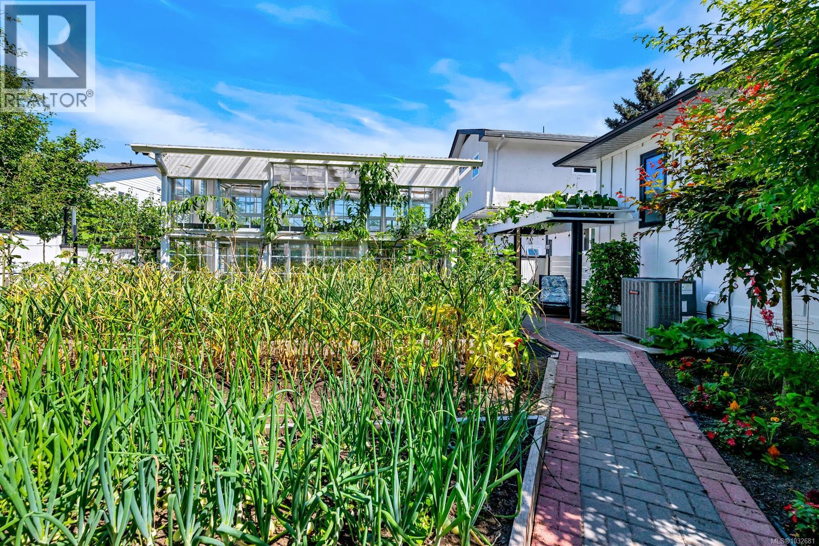  141 Castle Place, Duncan