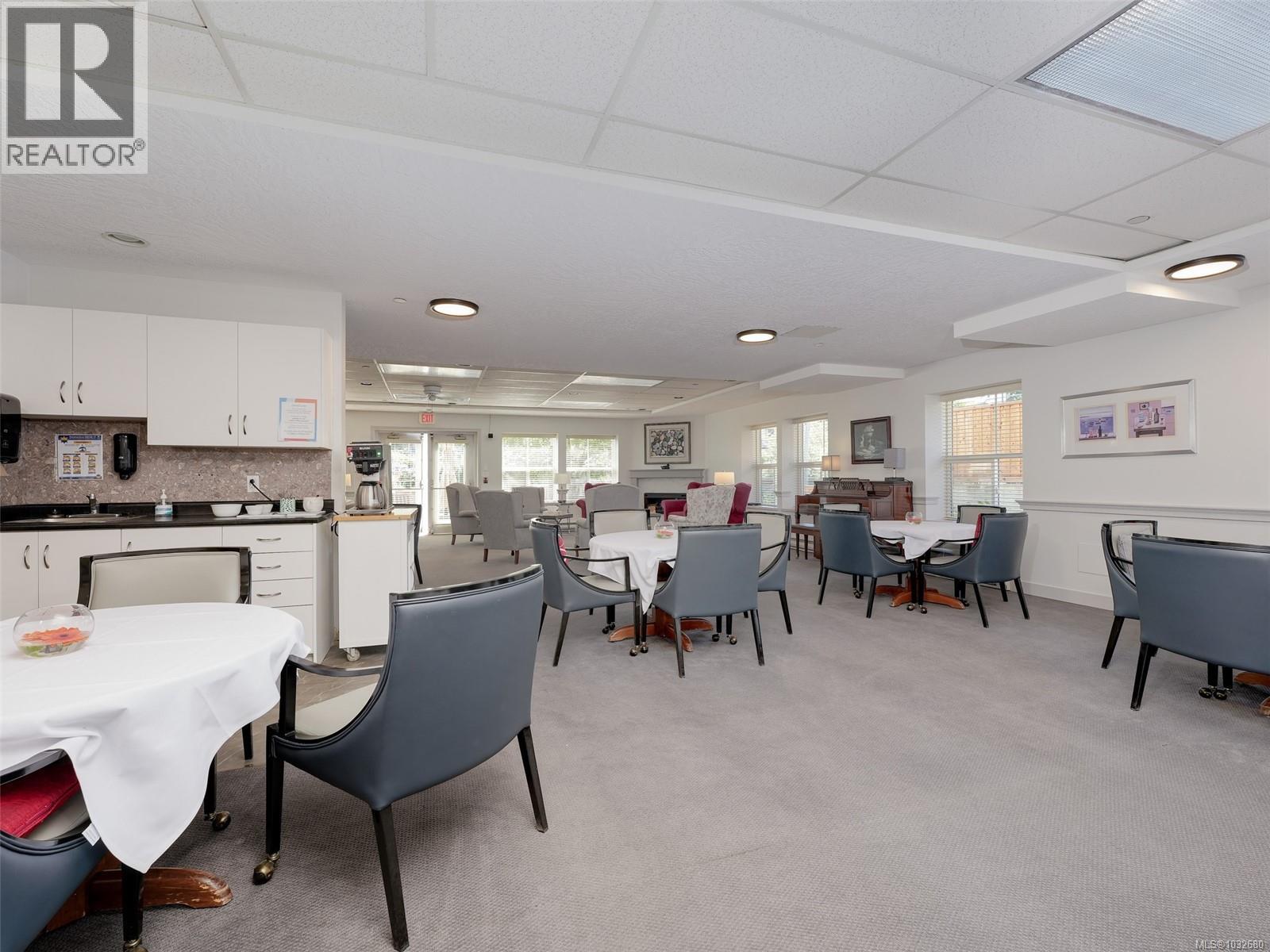 208 1070 Southgate St, Victoria