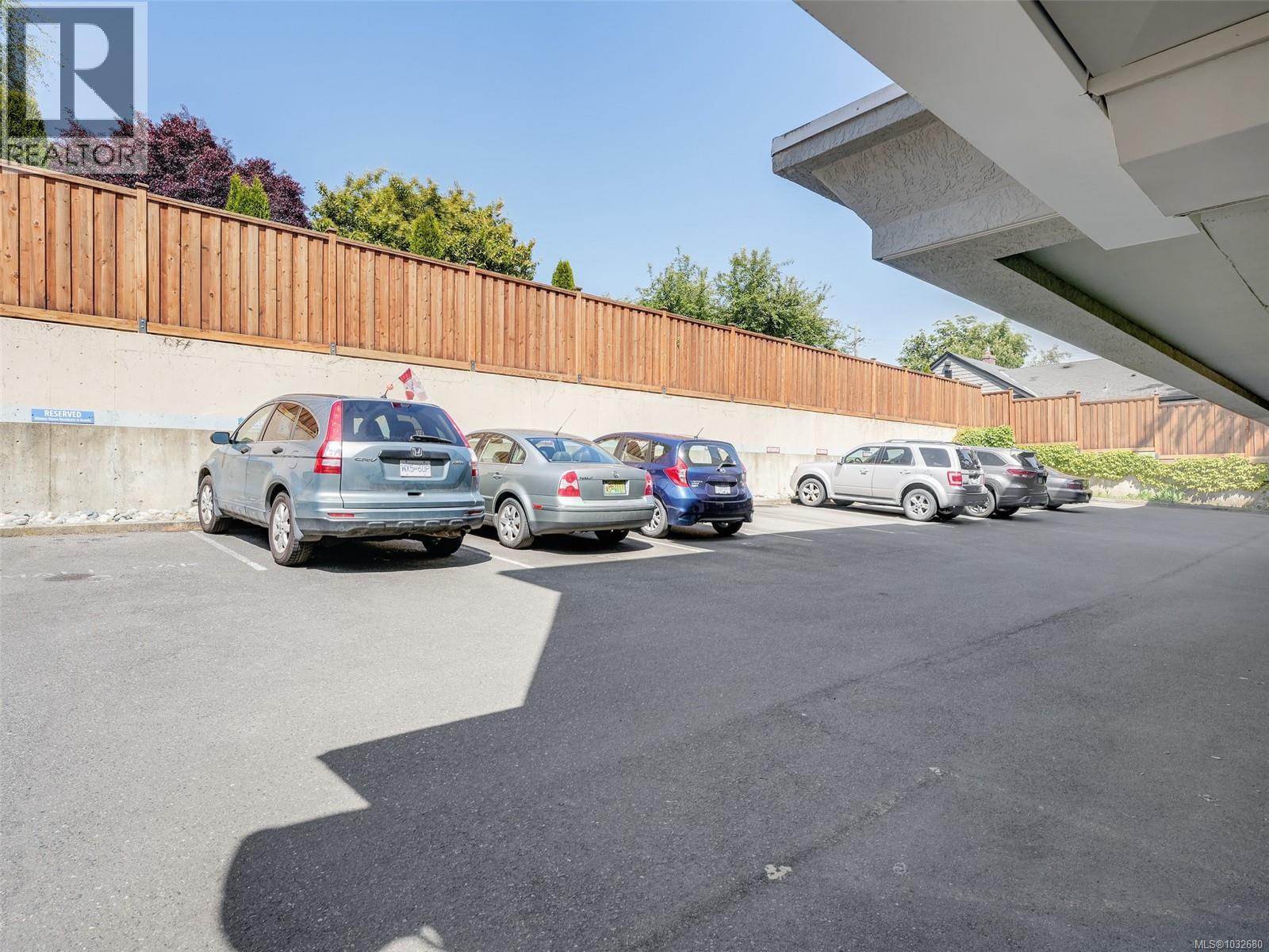 208 1070 Southgate St, Victoria