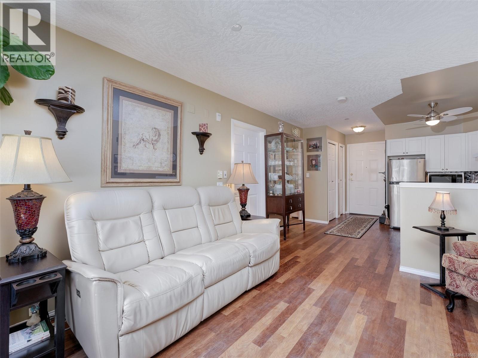 208 1070 Southgate St, Victoria