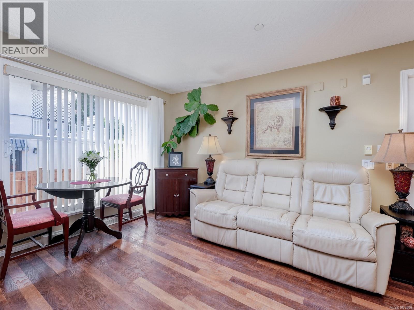 208 1070 Southgate St, Victoria