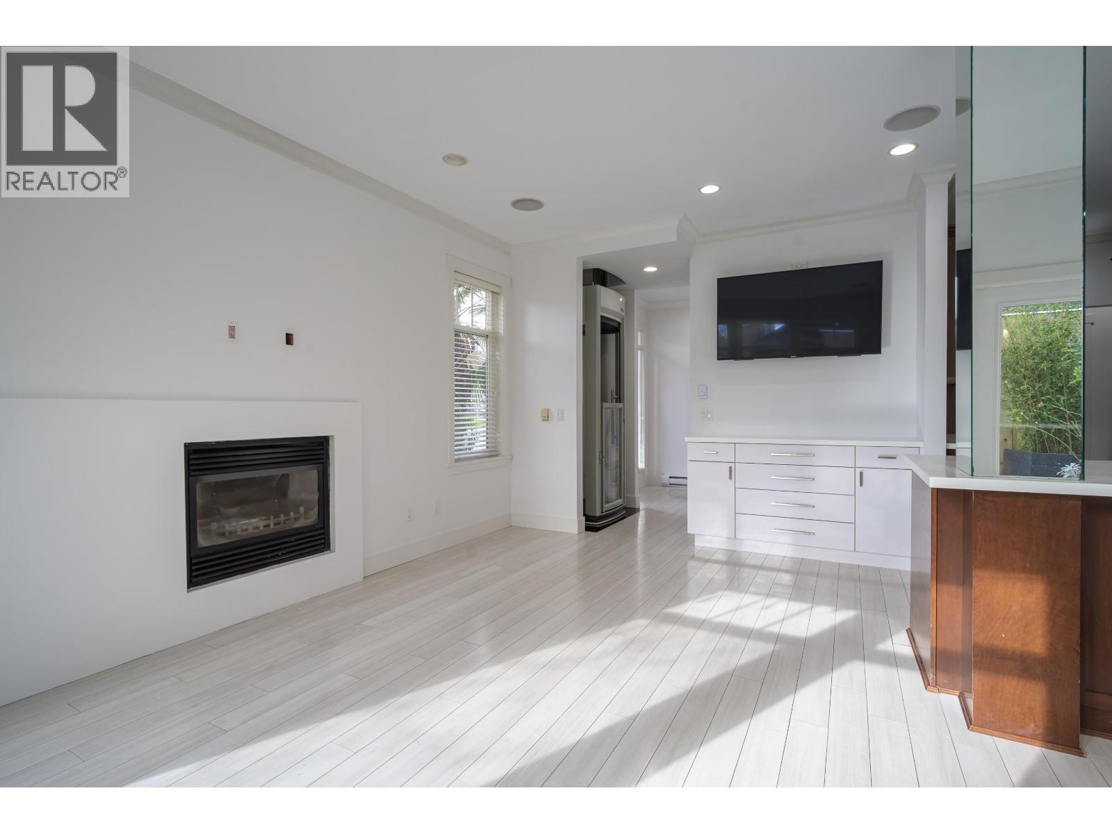 #9-4780 55B Street, Delta