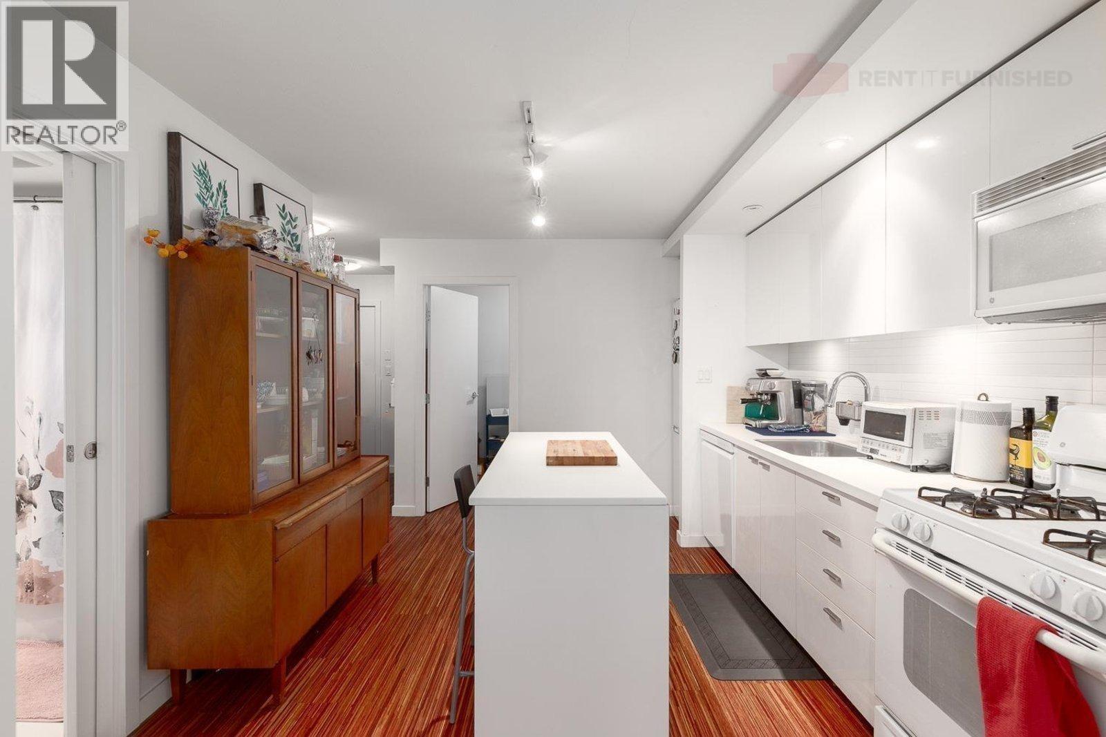 328 E 11TH AVENUE, Vancouver