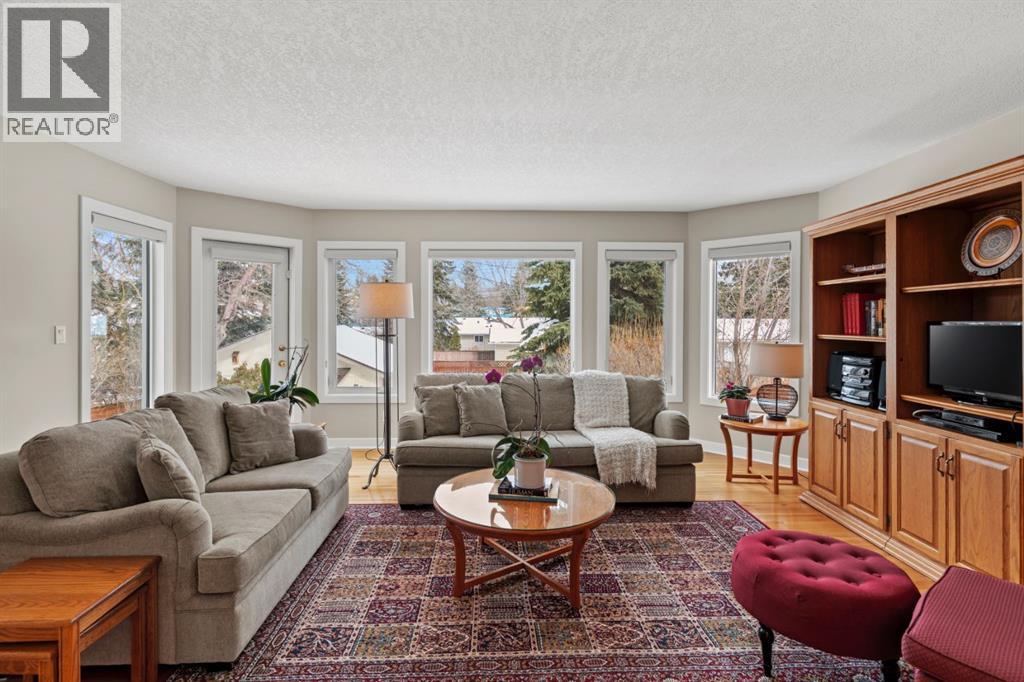 Single Family House Bungalow for Sale in  Hamilton Street NW St Andrews Heights Calgary 