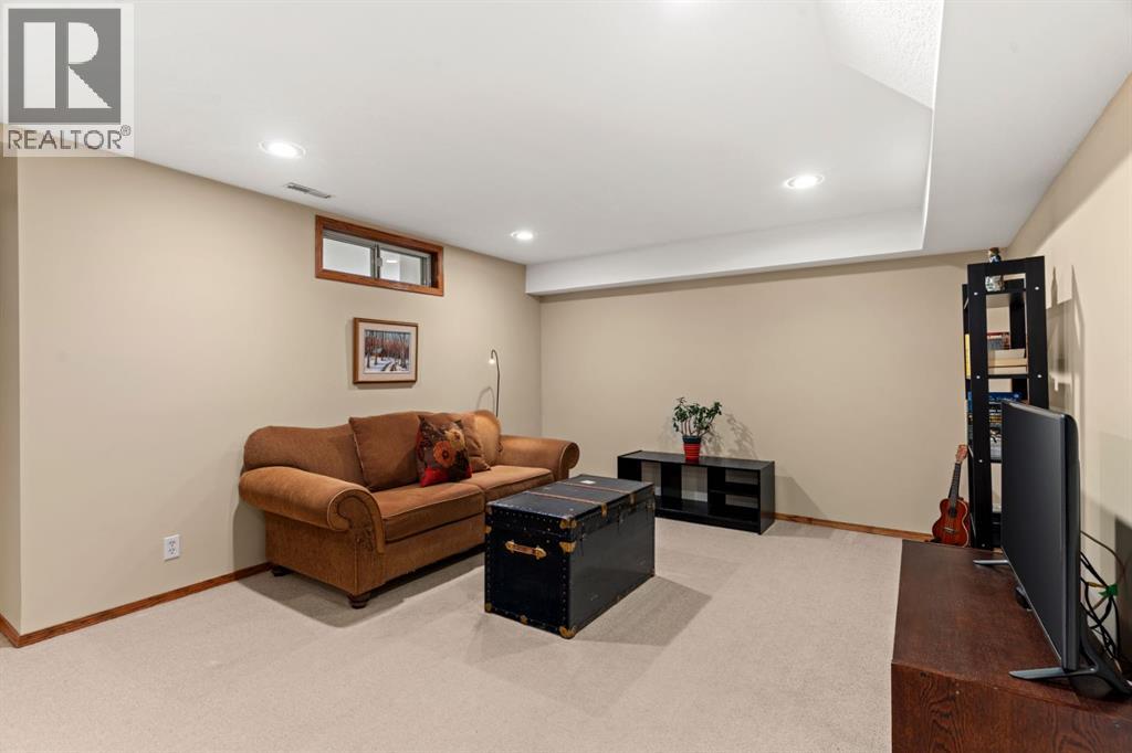 Single Family House Bungalow for Sale in  Hamilton Street NW St Andrews Heights Calgary 