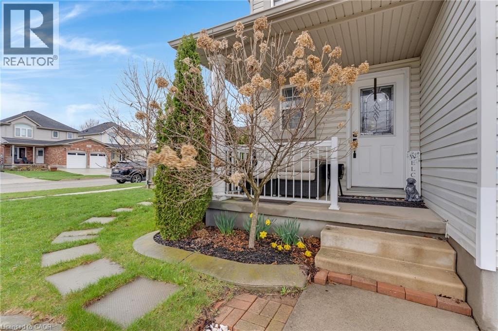 115 SWEENEY Crescent, Cambridge, Ontario N3C4H9 - Photo 2