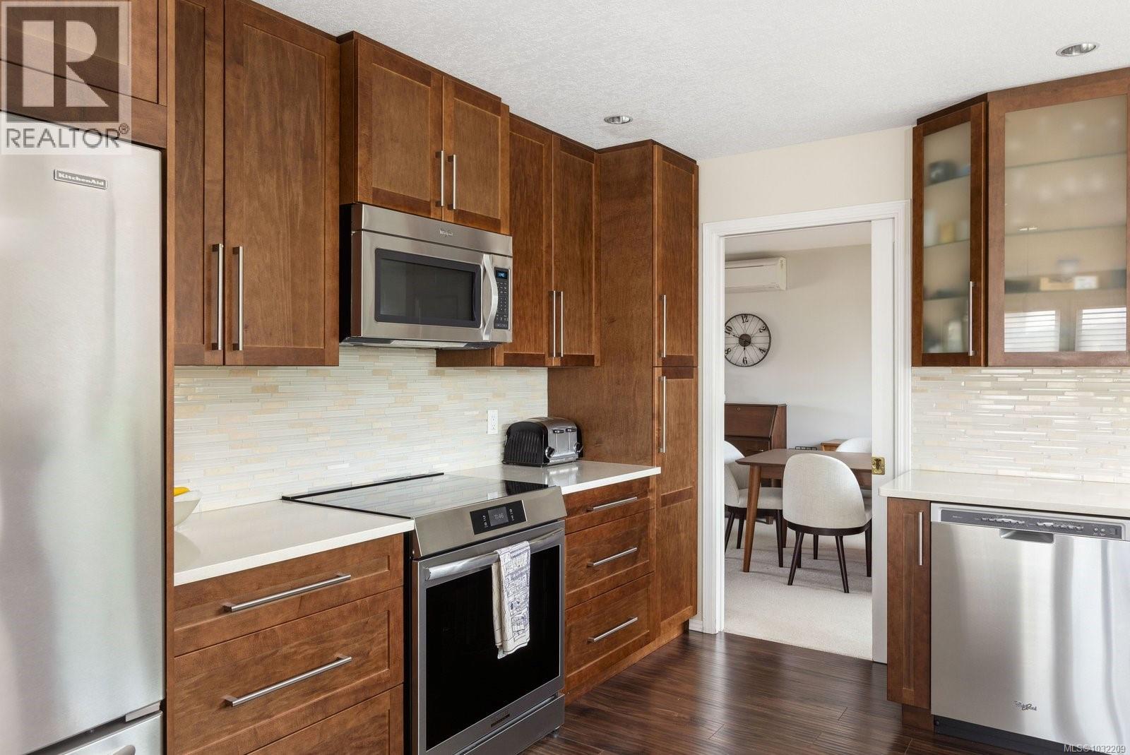 2446 TWIN VIEW DR - 10