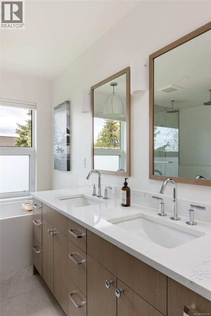 2446 TWIN VIEW DR - 20