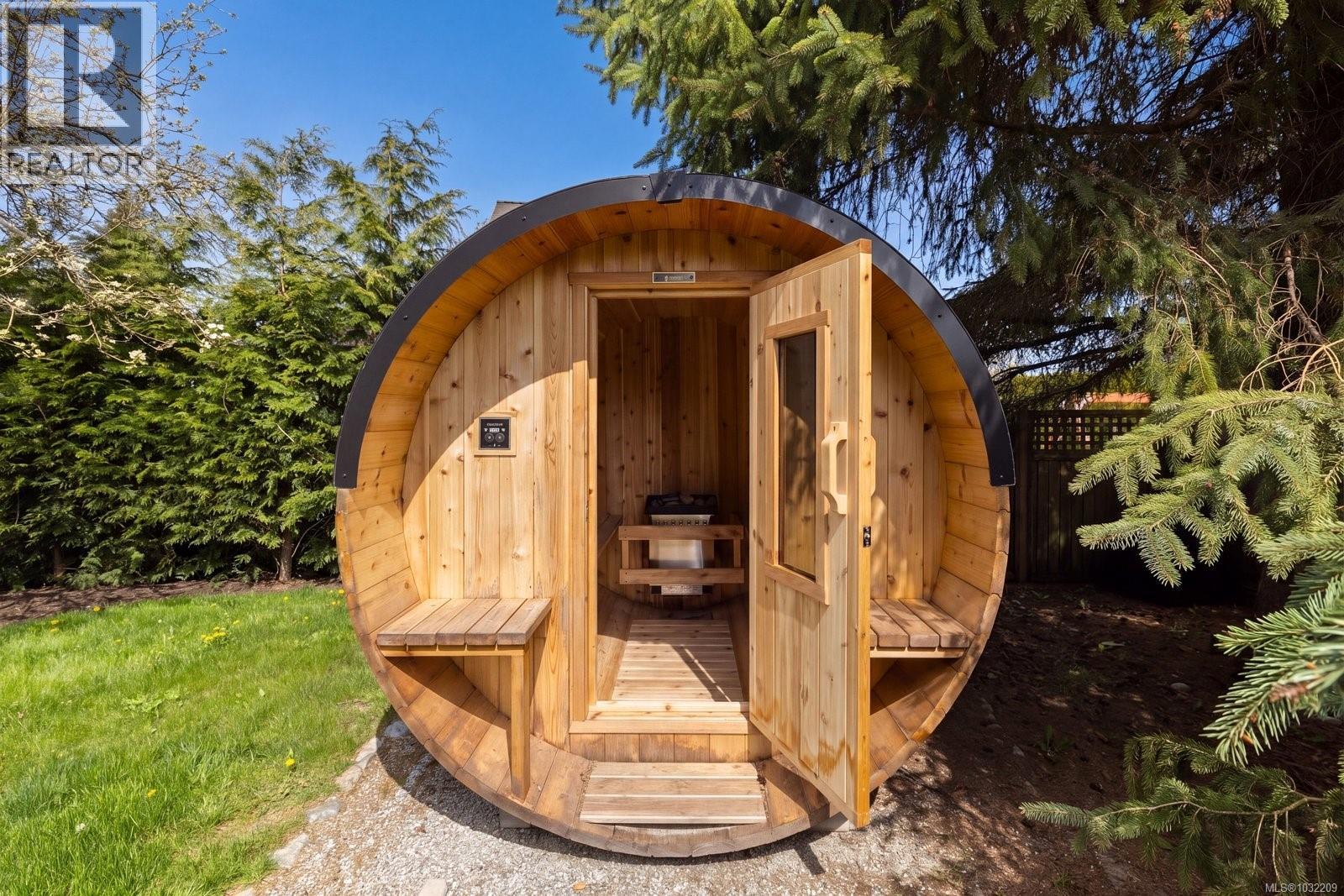 2446 TWIN VIEW DR - 36