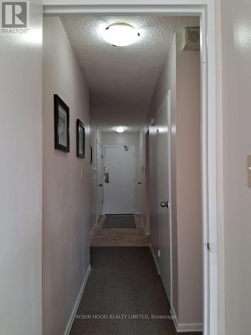 #605 975 WARWICK COURT - 14