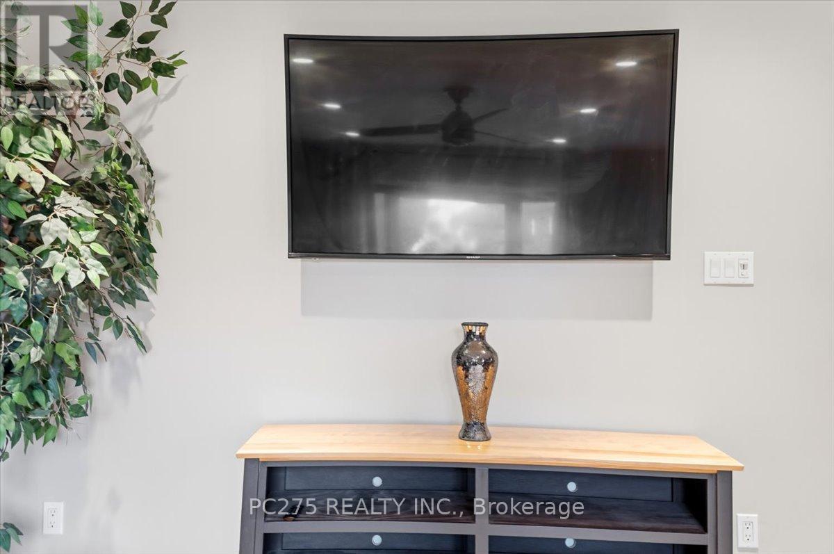 105 GIBSON CRESCENT Property Photo