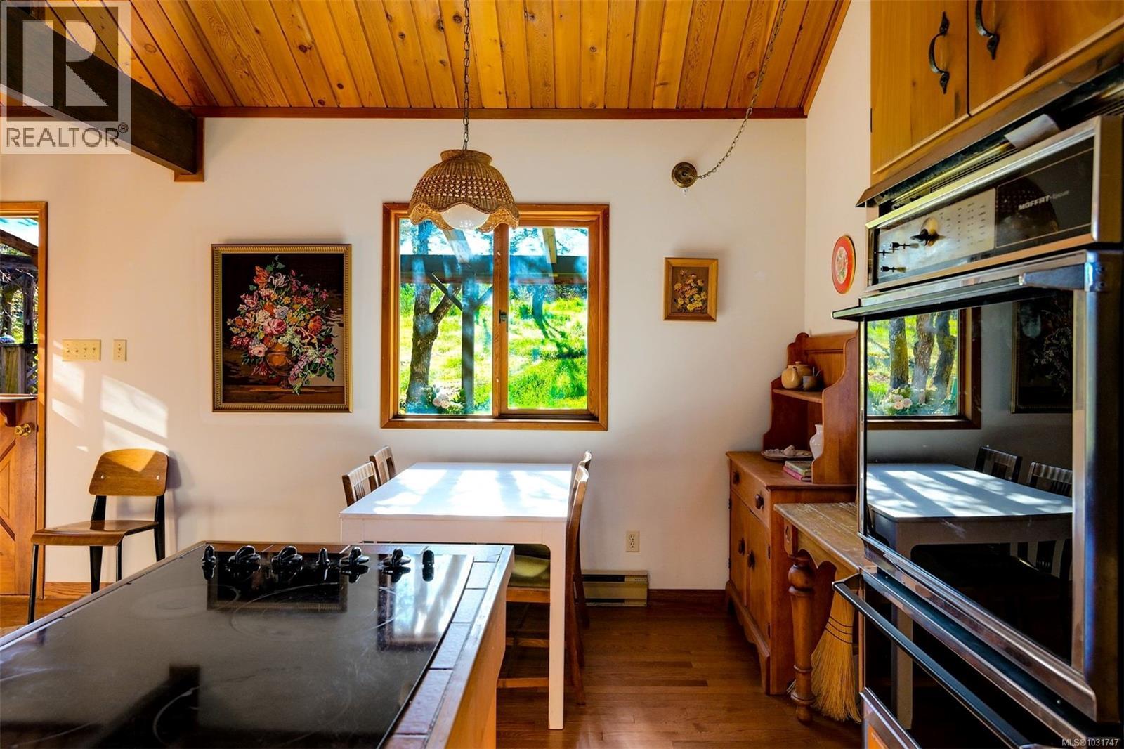  6587 West Saanich Road, Central Saanich