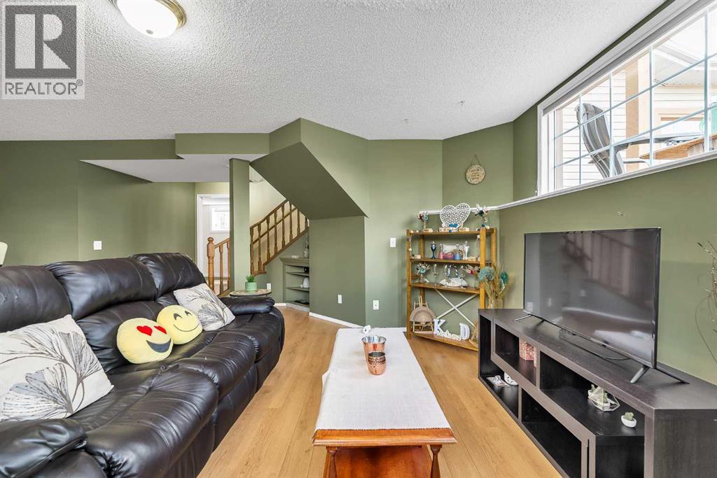 27 Bow Way, Cochrane