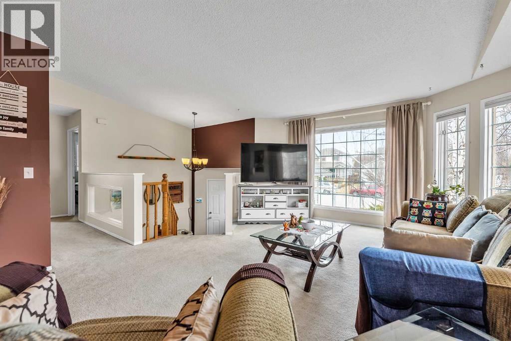 27 Bow Way, Cochrane