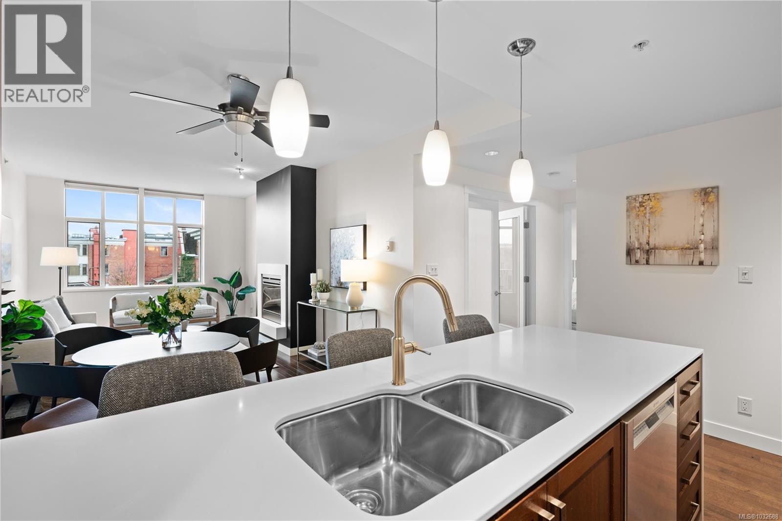 415 999 Burdett Ave, Victoria