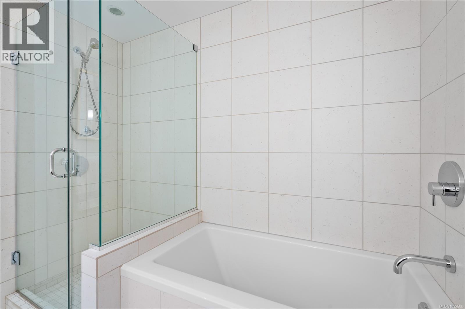 415 999 Burdett Ave, Victoria