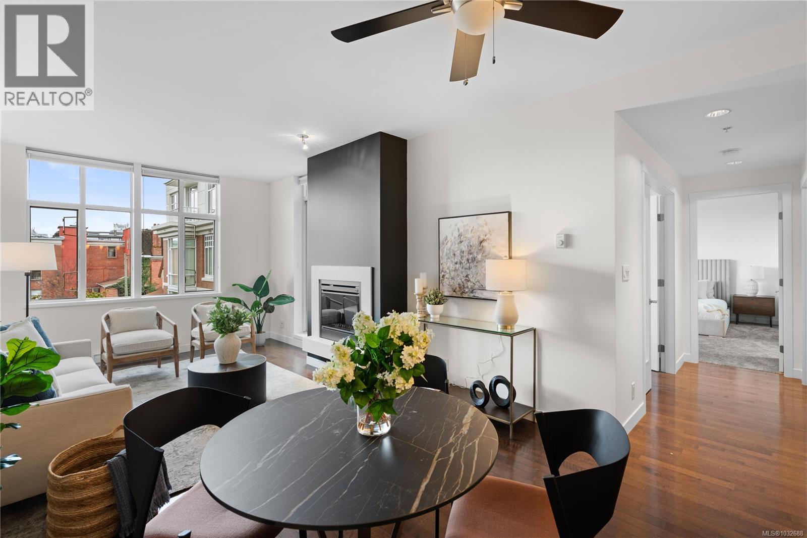 415 999 Burdett Ave, Victoria