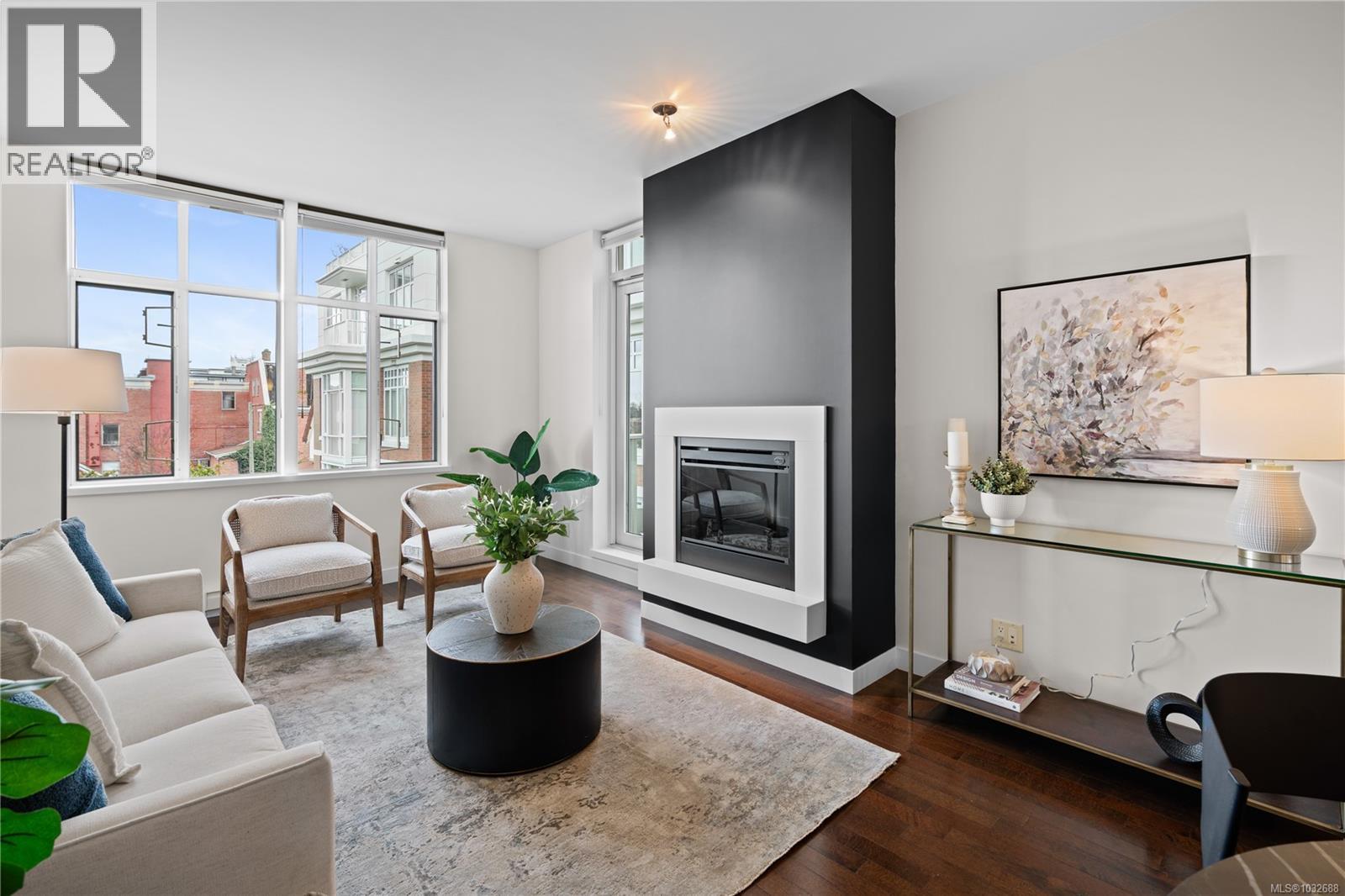 415 999 Burdett Ave, Victoria