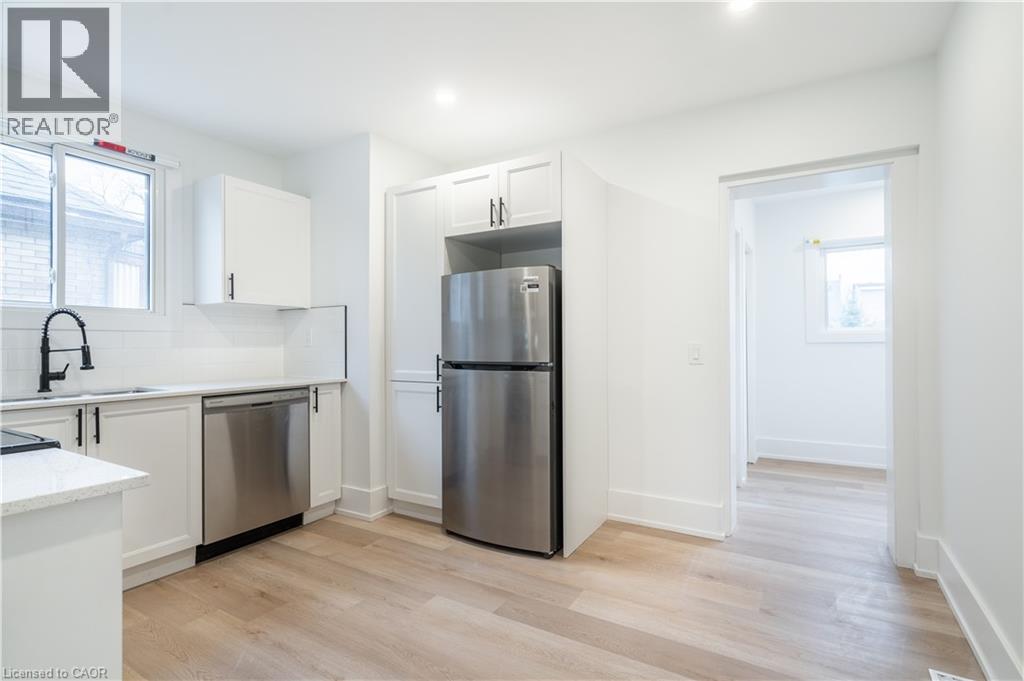 204 BALSAM AVENUE S - 29