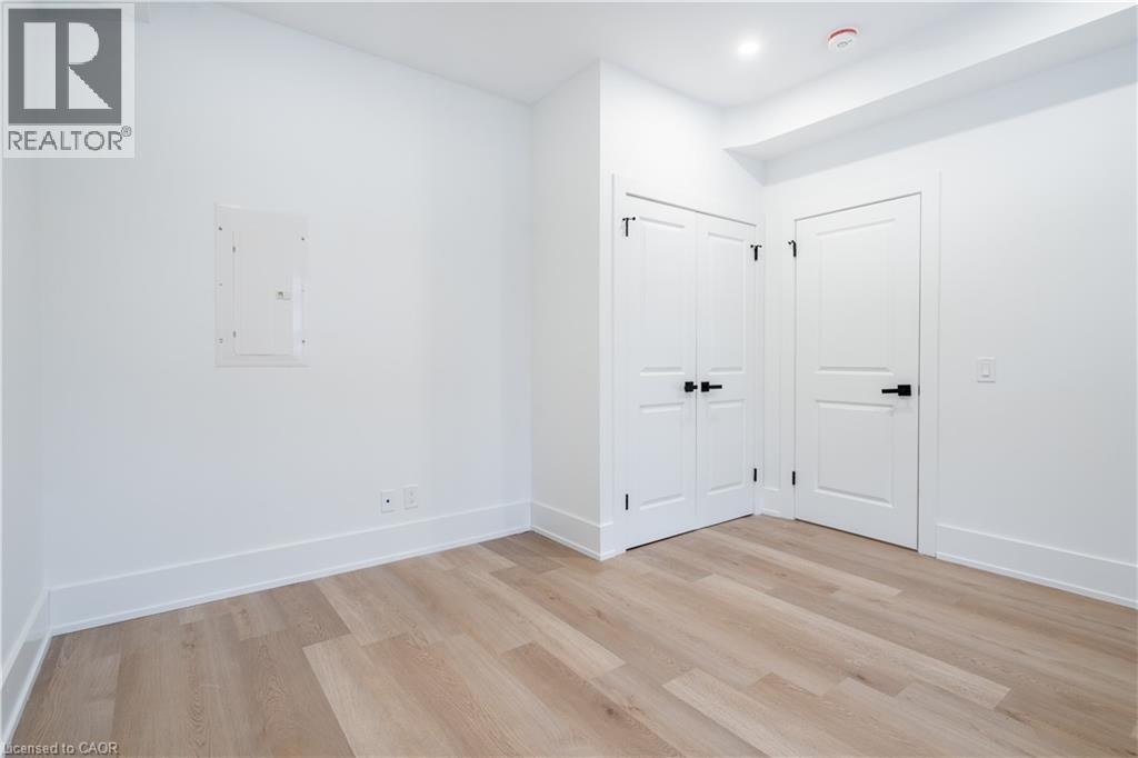 204 BALSAM AVENUE S - 16