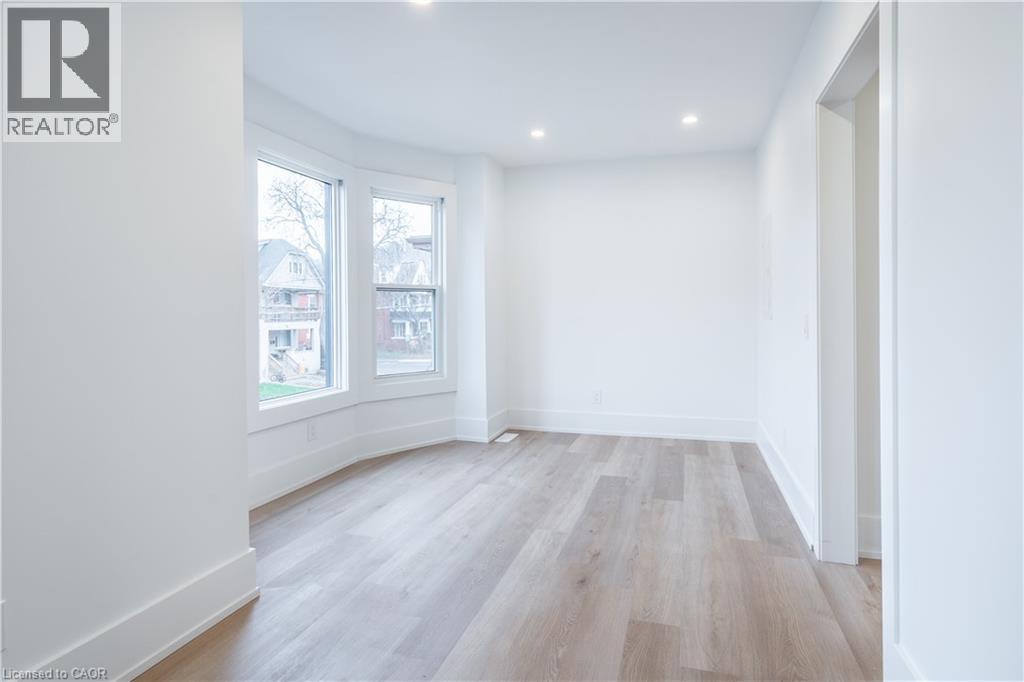 204 BALSAM AVENUE S - 20