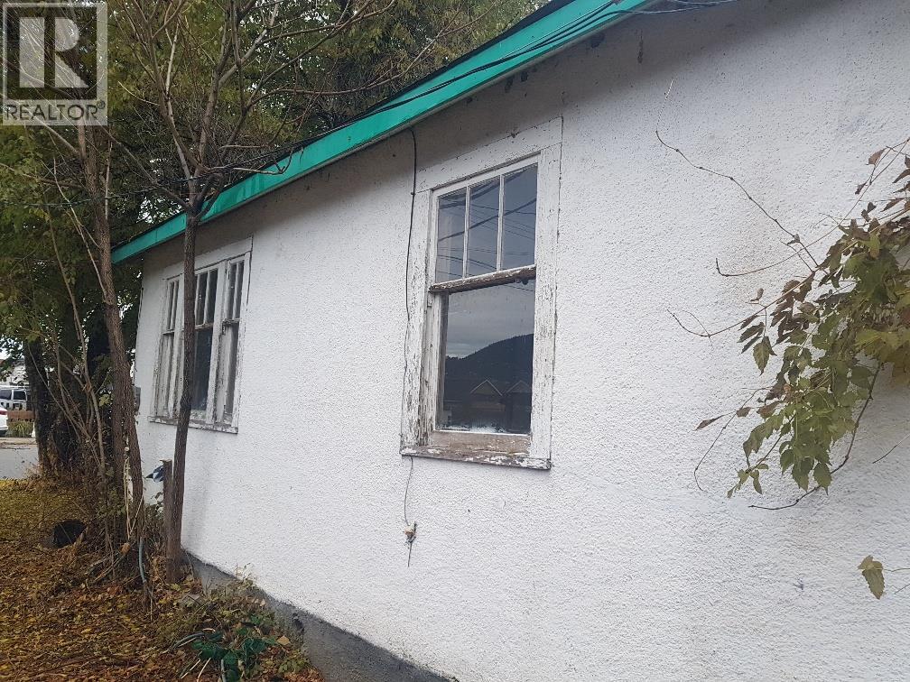 496 HEALES AVENUE - 4