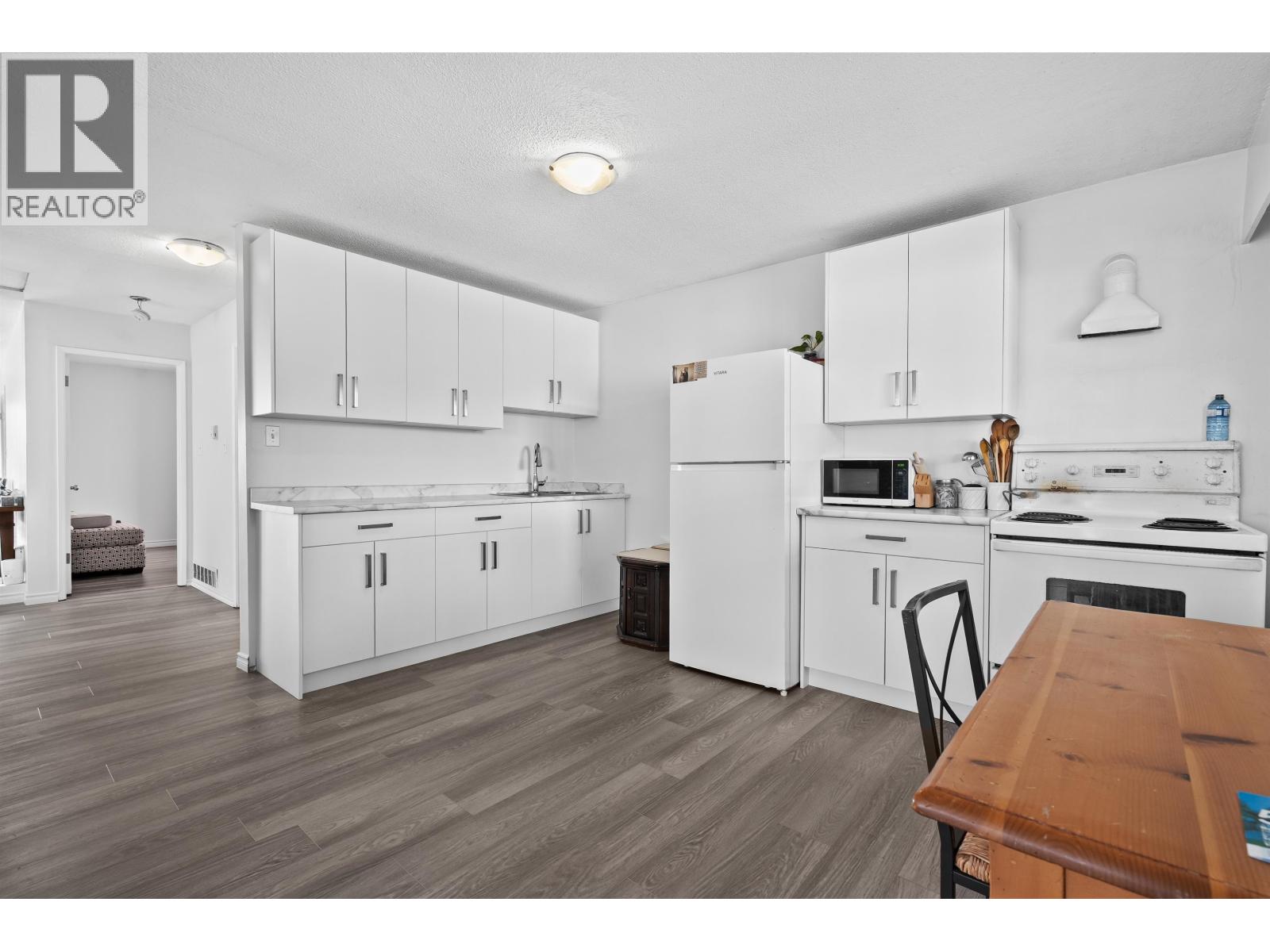 7656 MAIN STREET, Vancouver