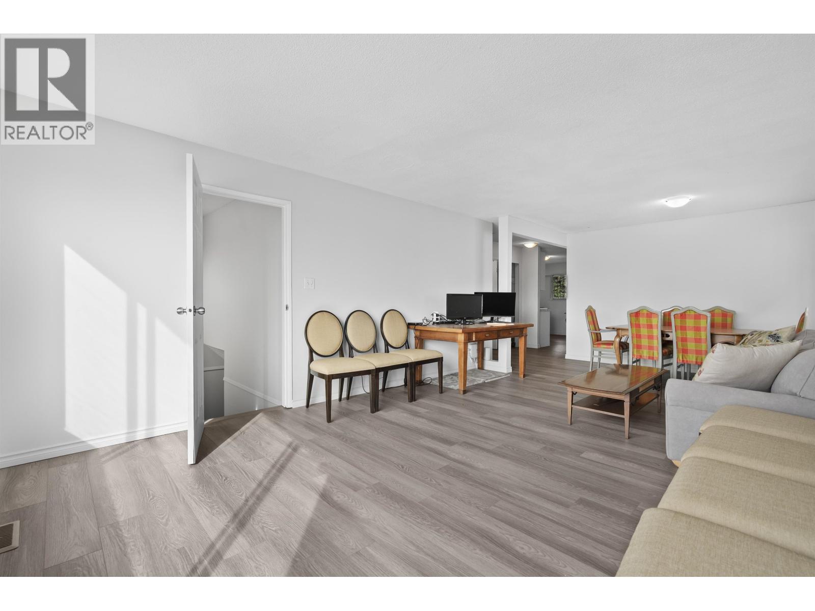 7656 MAIN STREET, Vancouver