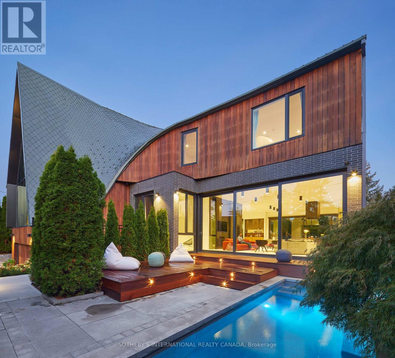 Listing photo of 108 STRATFORD CRESCENT