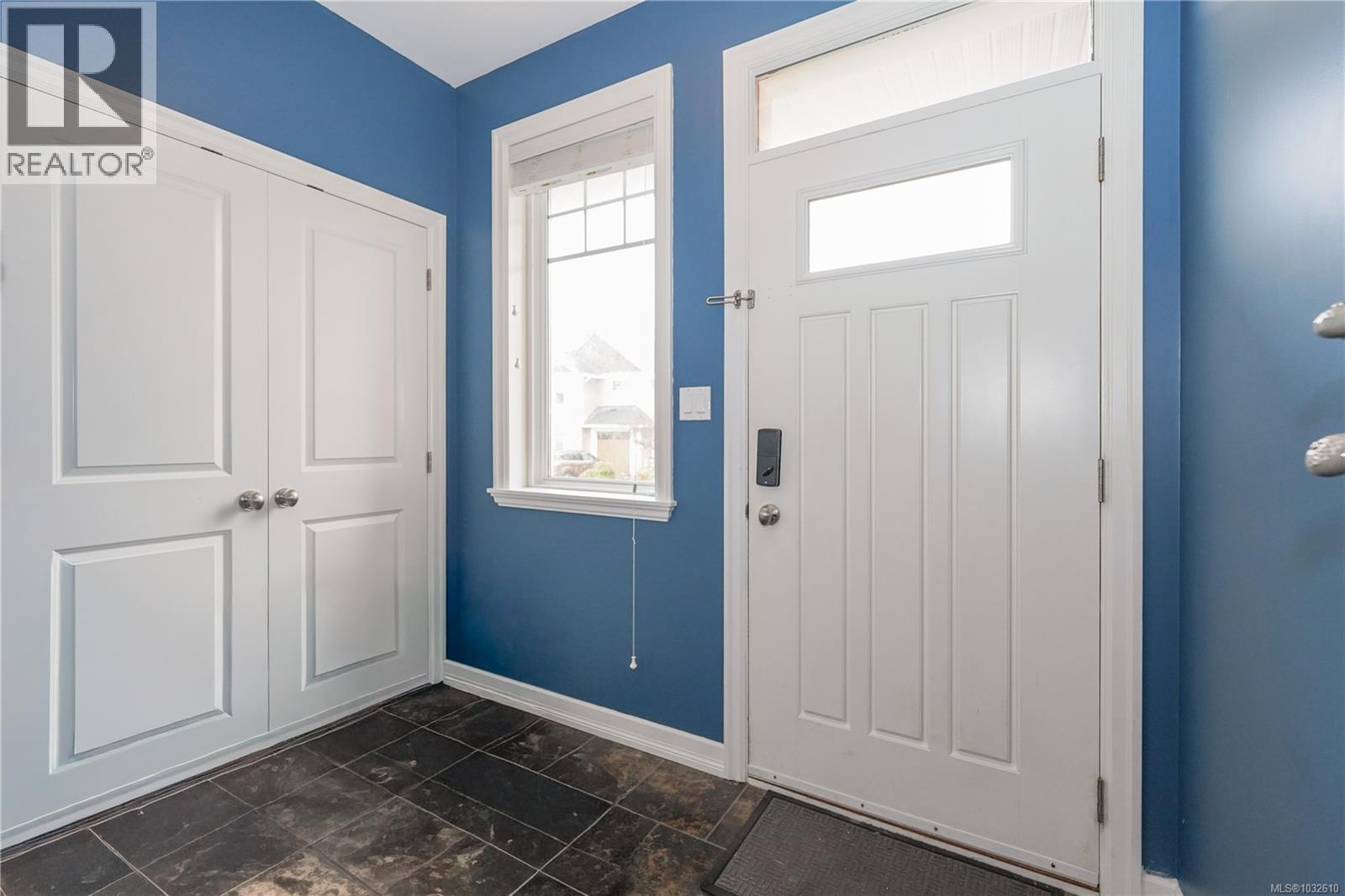 #115 2260 Maple Ave N - 4