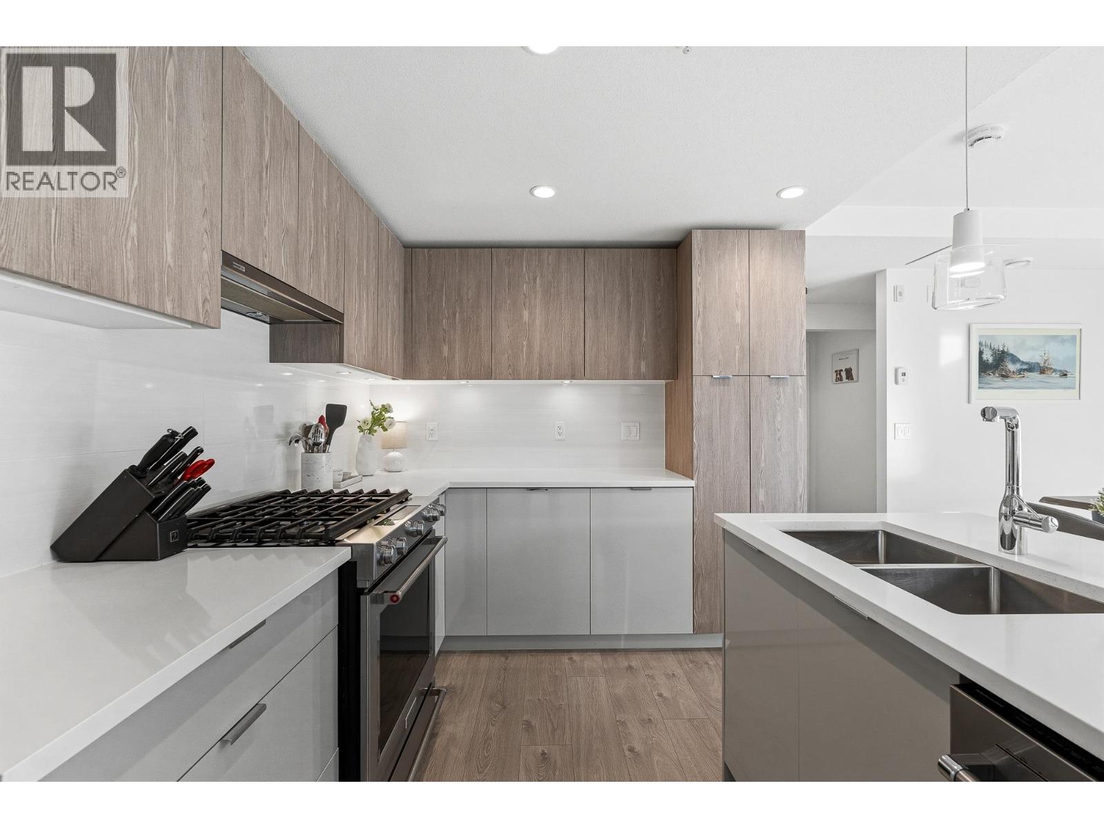 TH3 108 E 8TH STREET, North Vancouver