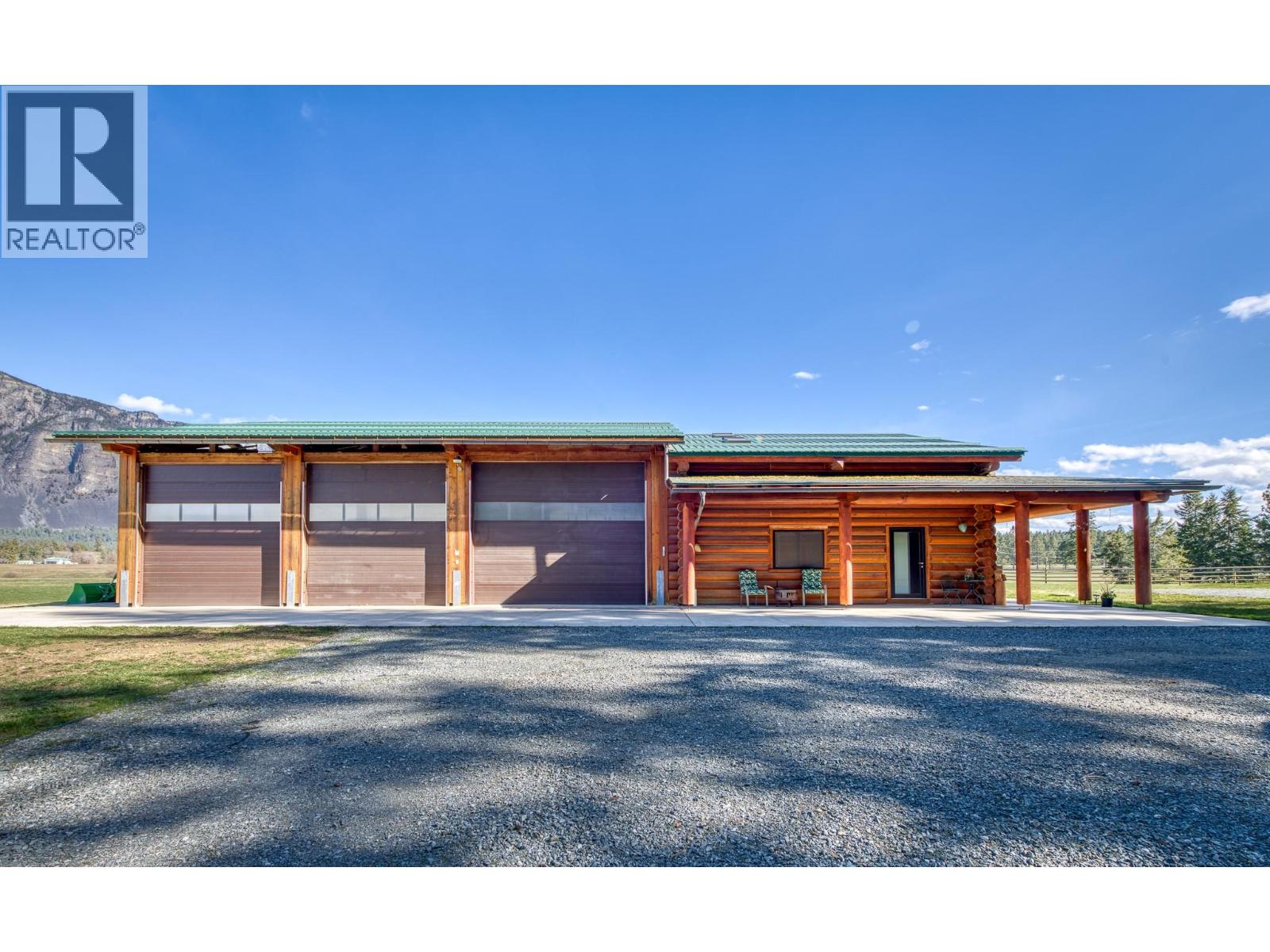 Triple Car Garage
