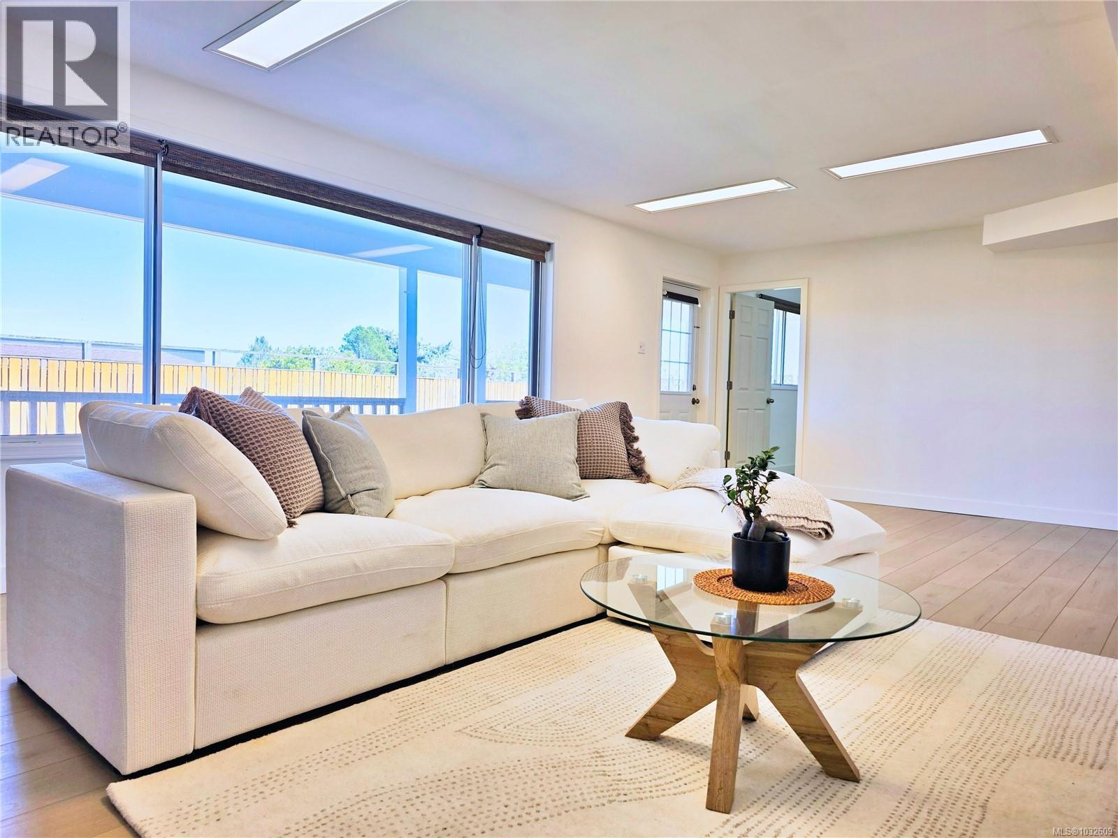 7158 DICKINSON RD - 18