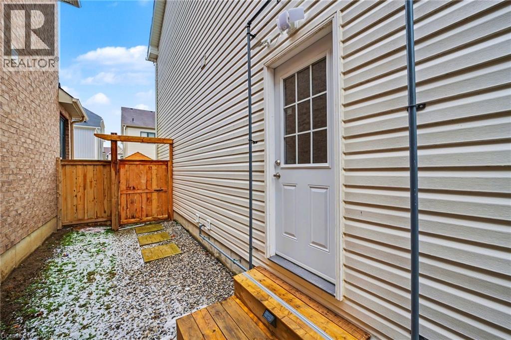 24 DERBY Drive, Caledonia, Ontario, N3W0C1 — Photo 3