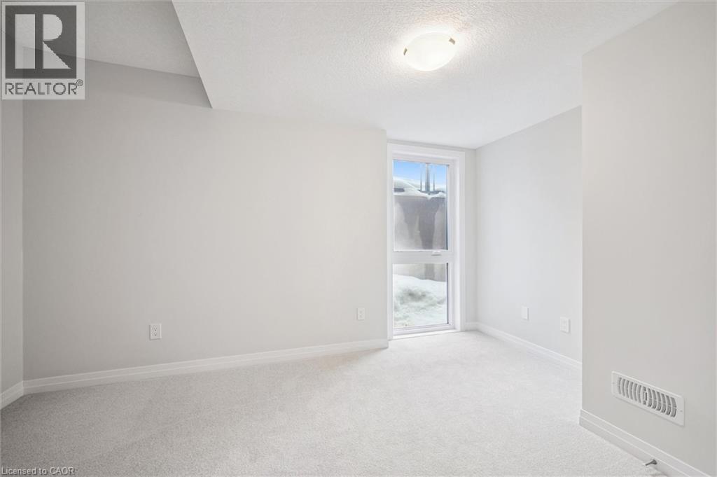 40 URBANE Boulevard, Kitchener, Ontario, N2E0H8 — Photo 17