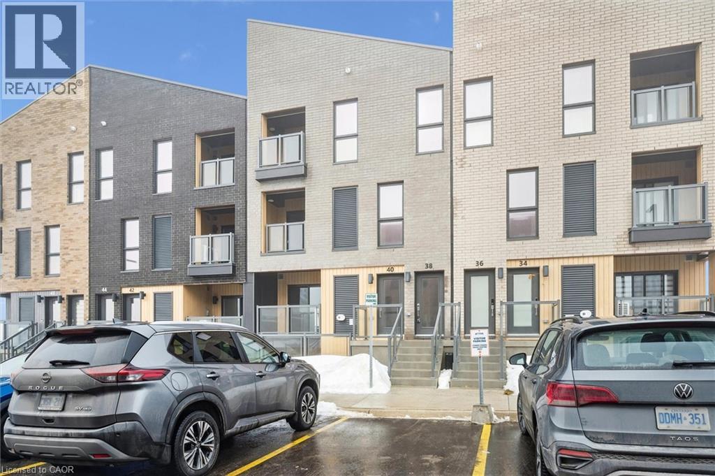 40 URBANE Boulevard, Kitchener, Ontario, N2E0H8 — Photo 2