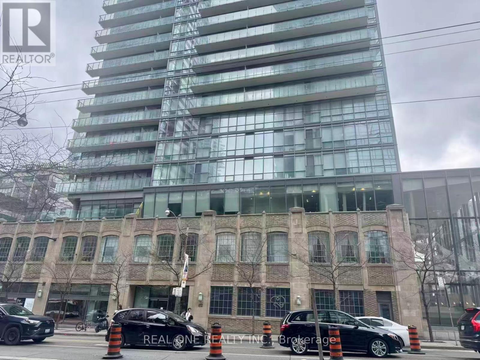 Listing photo of 602 - 832 BAY STREET